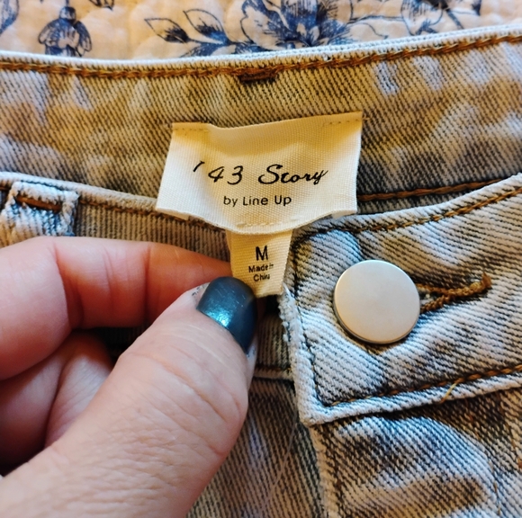 Eyelet bell bottom jeans - Picture 11 of 13